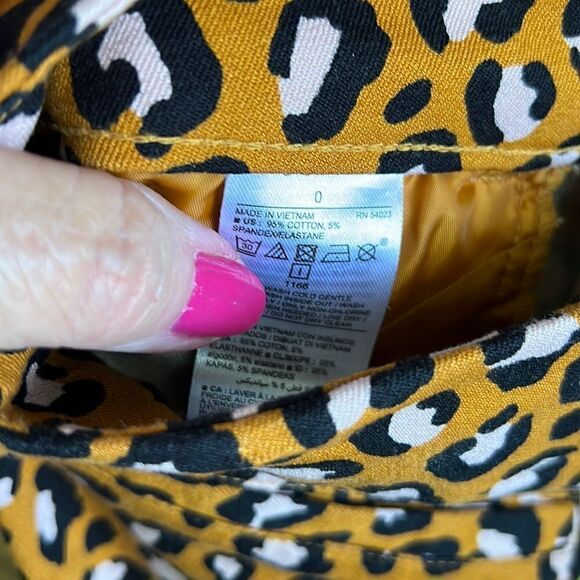 Old Navy Pixie Ankle Pants Leopard - Picture 4 of 5